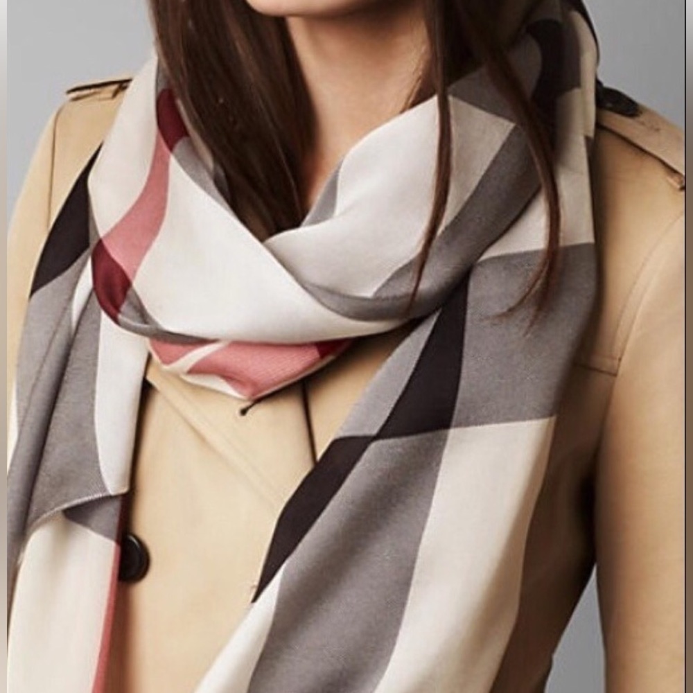 Burberry Brit Silk Check Stole / Scarf Rectangular.